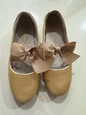 L'Amour Girls' soft champagne Bow Mary Jane Dress Shoes